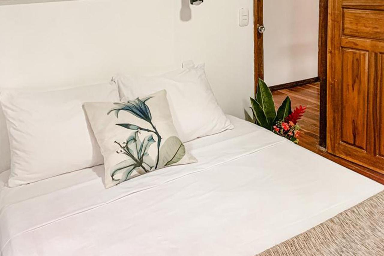 Cabinas Montesol Puerto Viejo de Talamanca エクステリア 写真