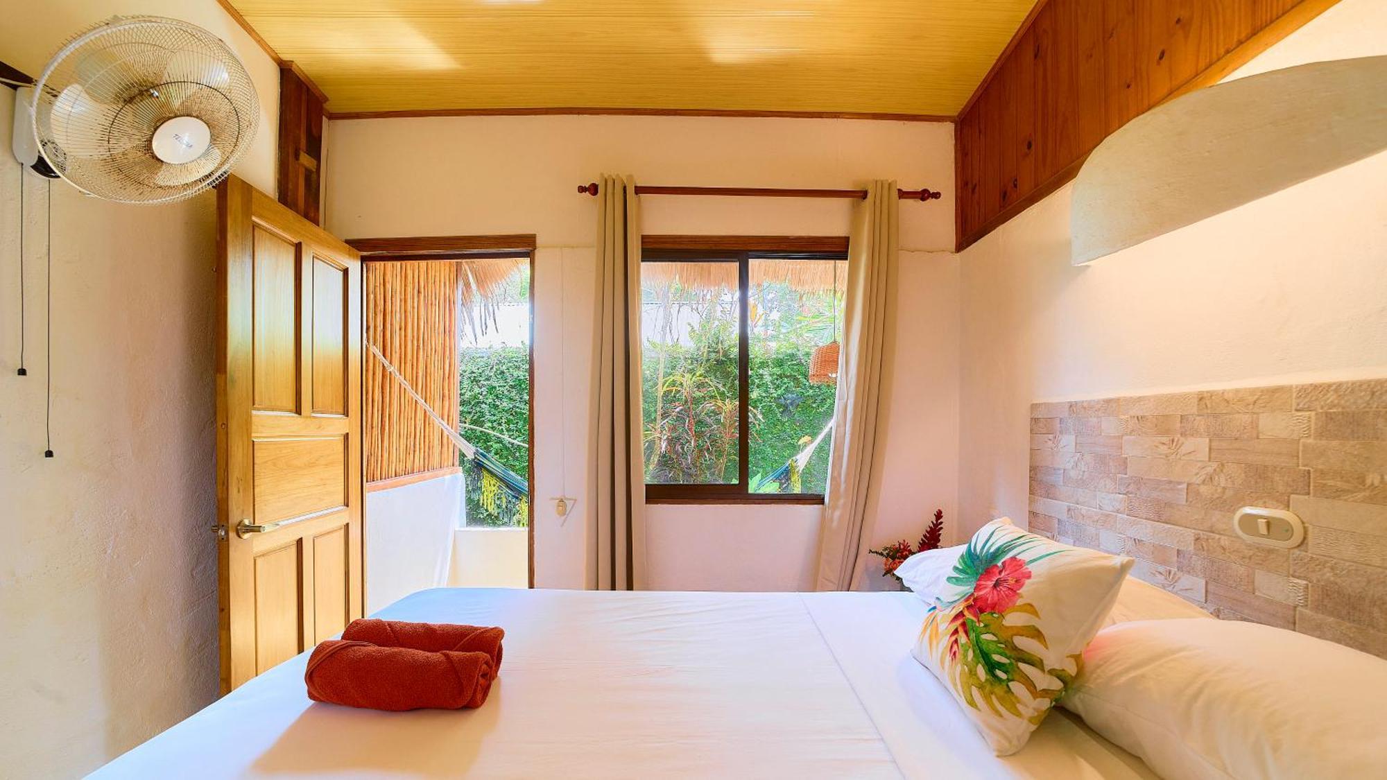 Cabinas Montesol Puerto Viejo de Talamanca エクステリア 写真