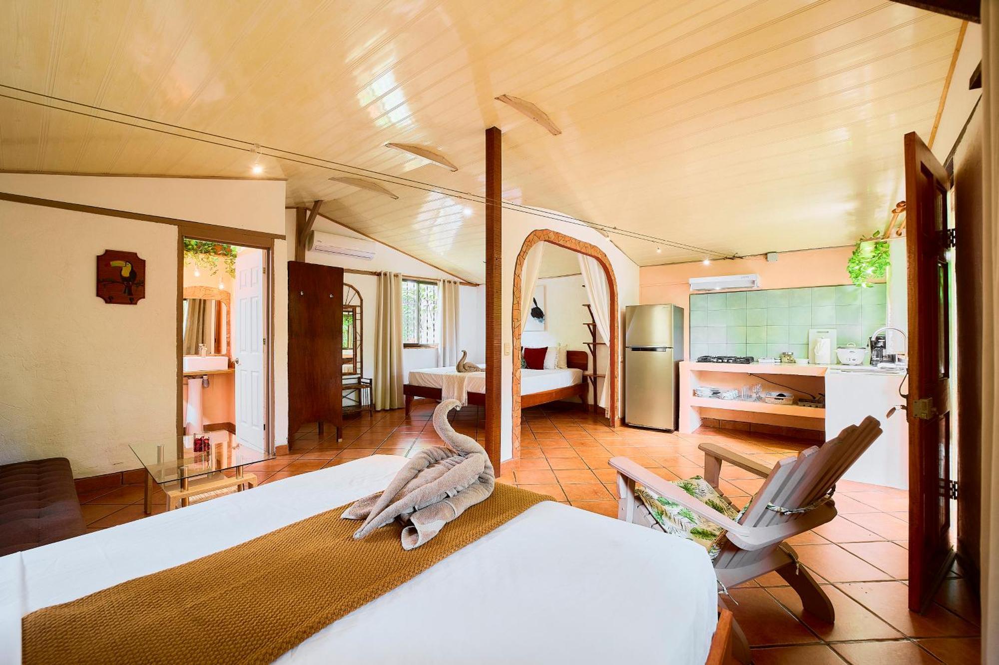 Cabinas Montesol Puerto Viejo de Talamanca エクステリア 写真