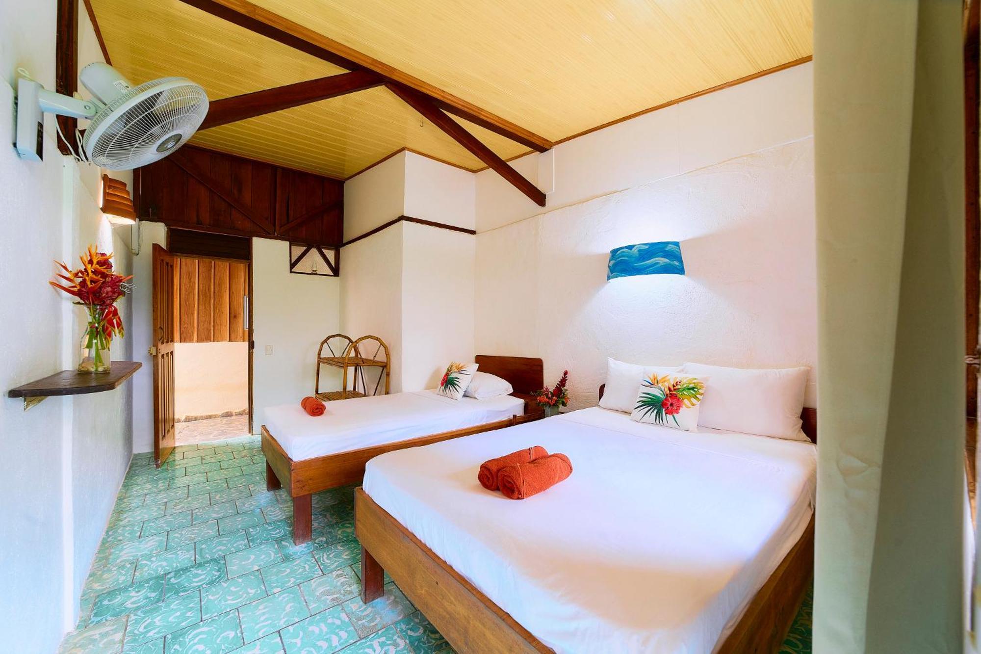 Cabinas Montesol Puerto Viejo de Talamanca エクステリア 写真