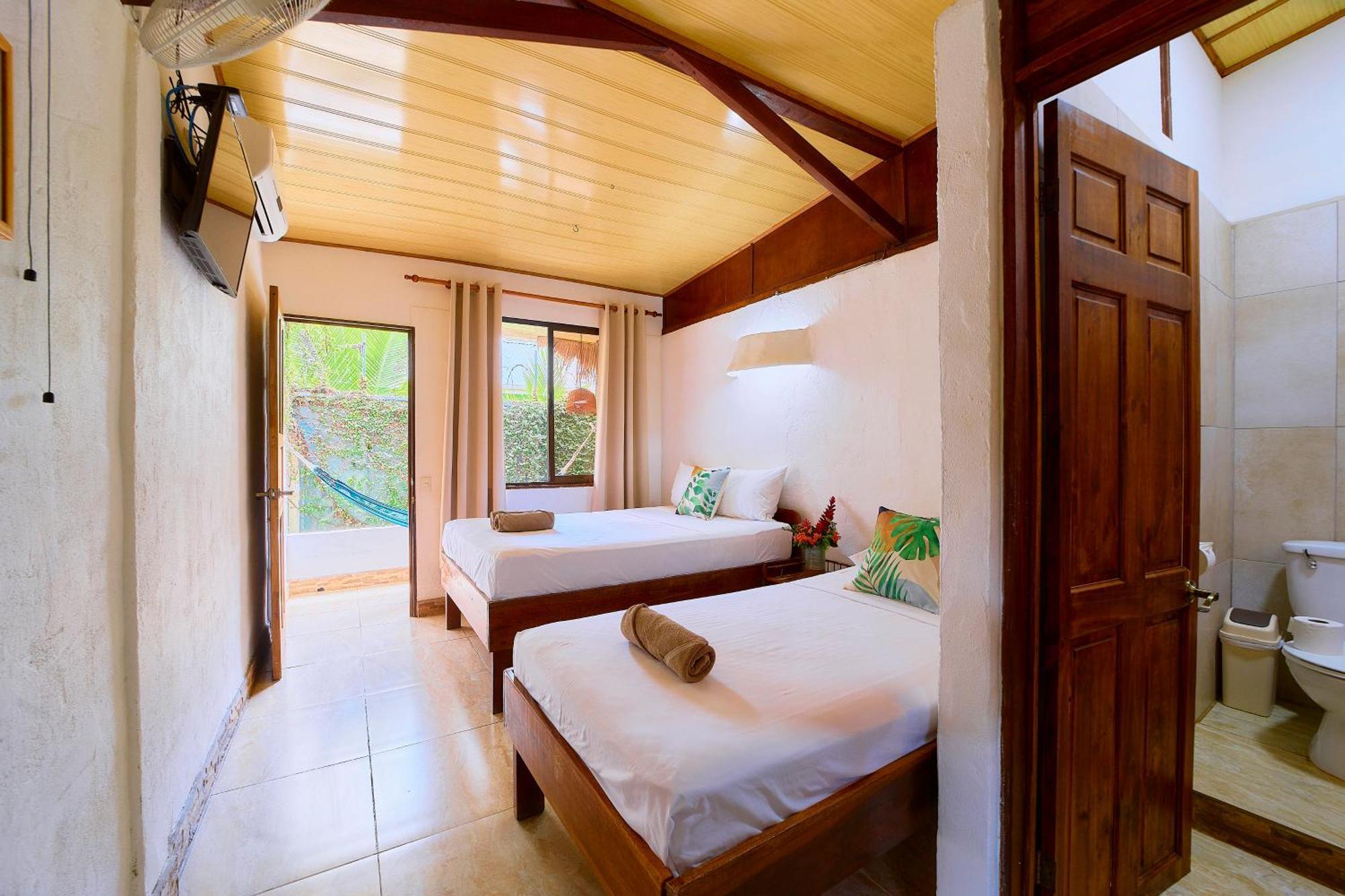 Cabinas Montesol Puerto Viejo de Talamanca エクステリア 写真
