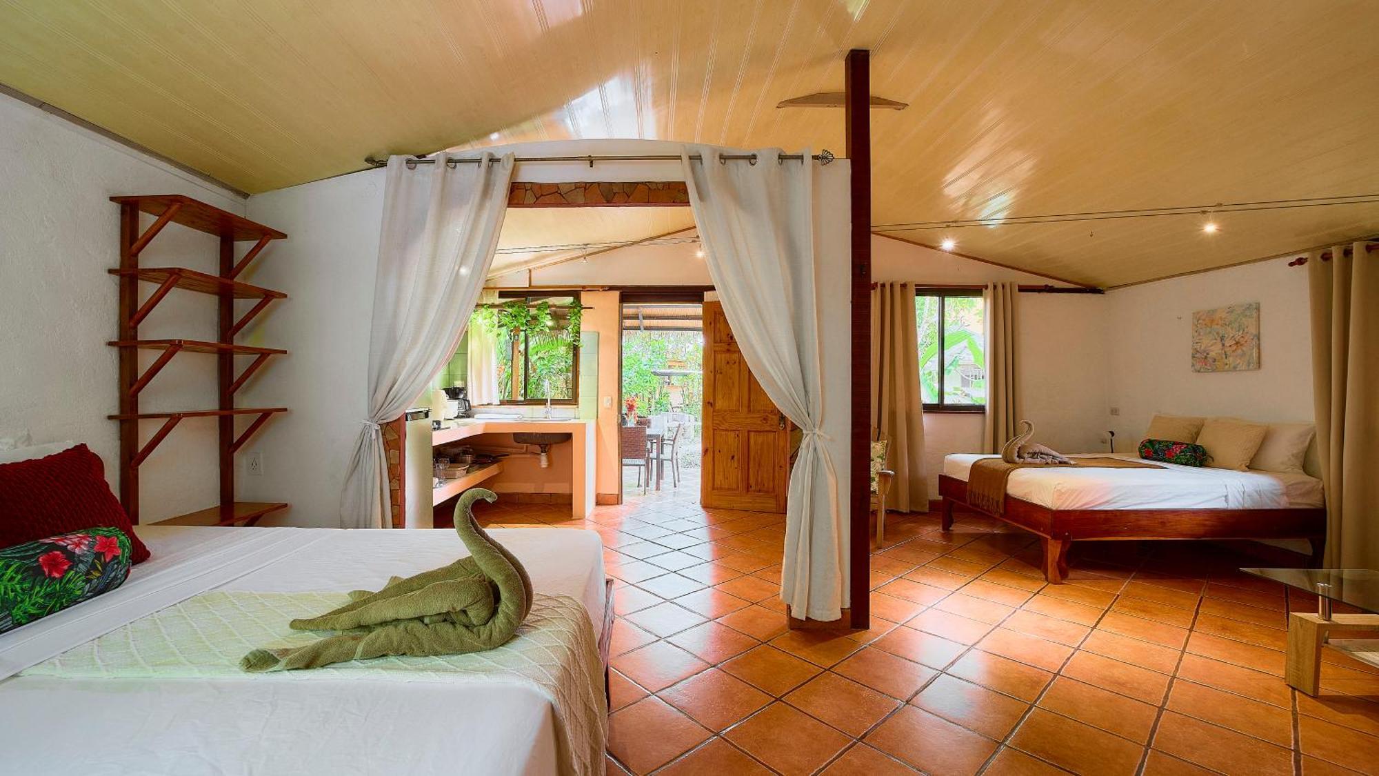 Cabinas Montesol Puerto Viejo de Talamanca エクステリア 写真