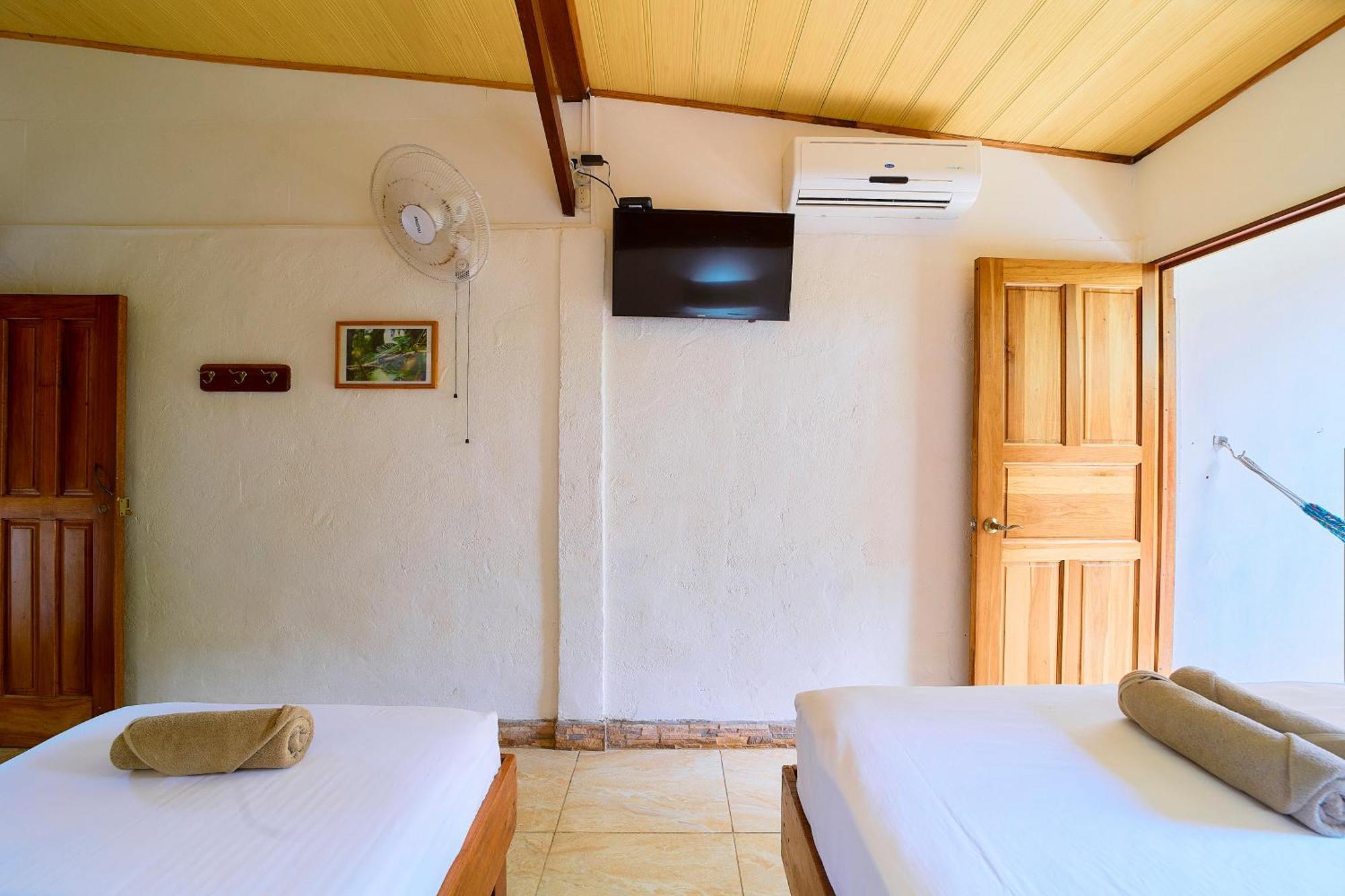 Cabinas Montesol Puerto Viejo de Talamanca エクステリア 写真