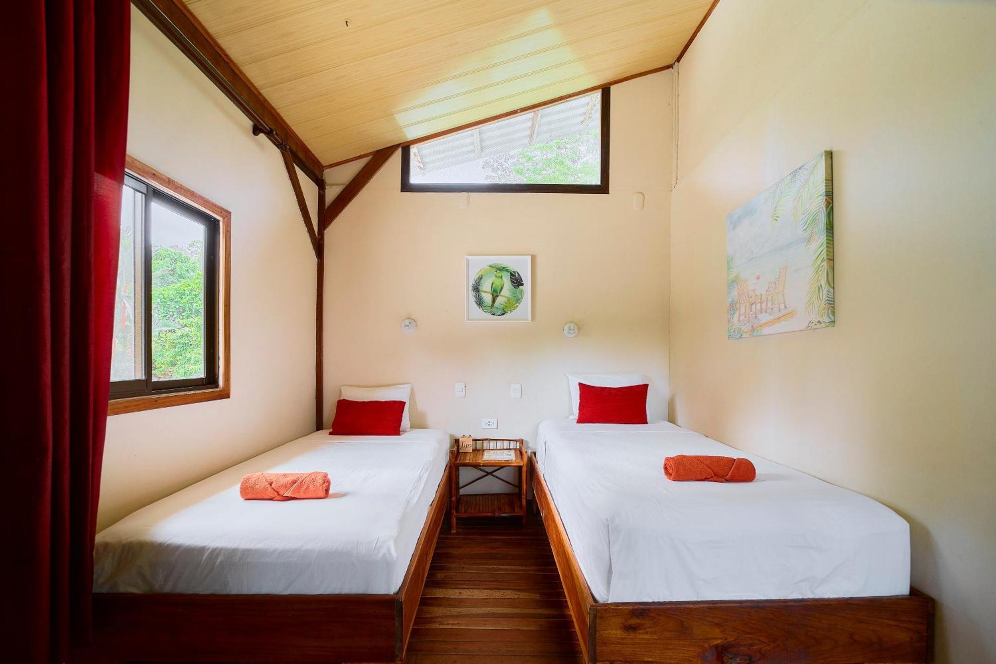 Cabinas Montesol Puerto Viejo de Talamanca エクステリア 写真