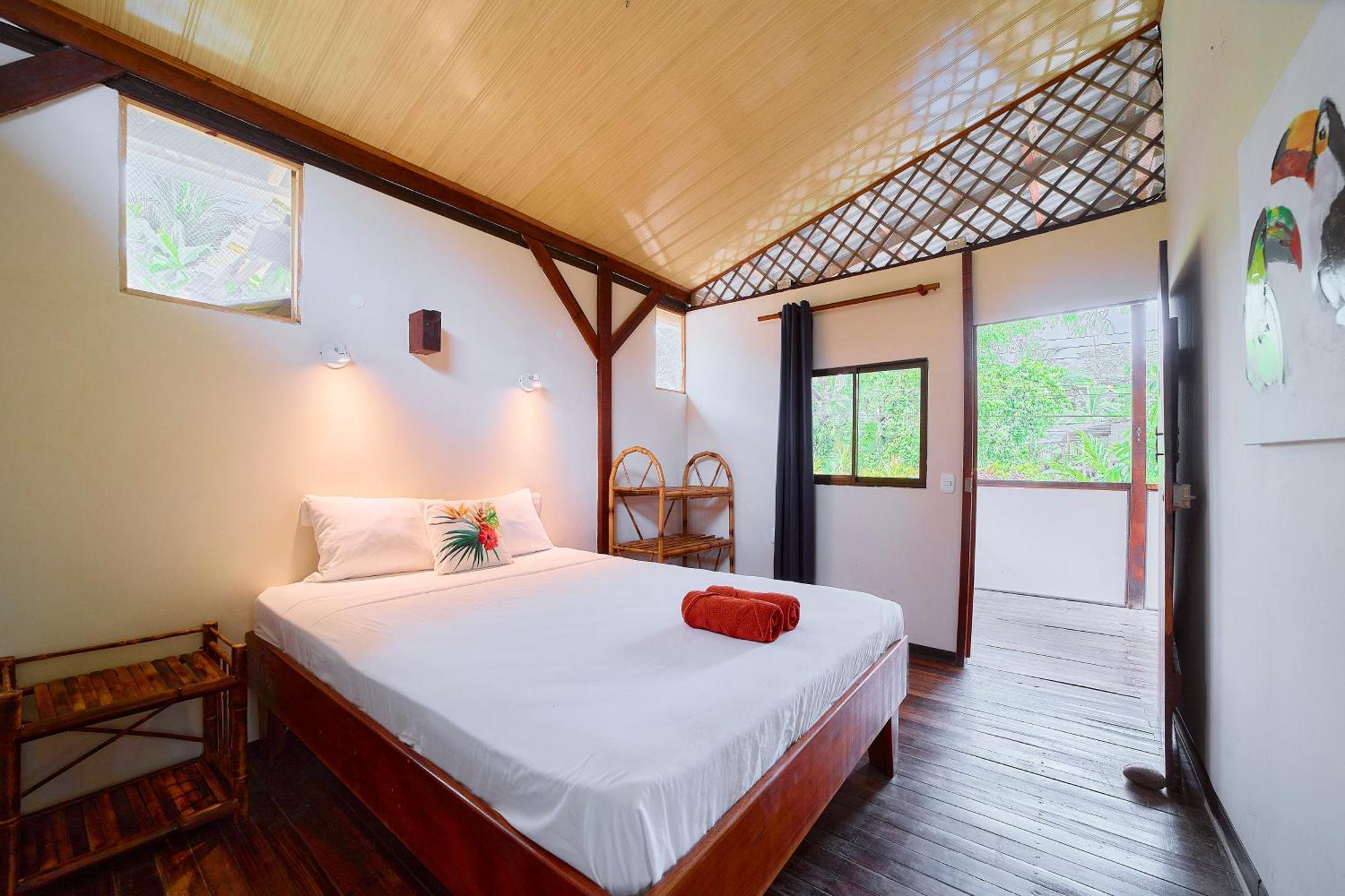Cabinas Montesol Puerto Viejo de Talamanca エクステリア 写真