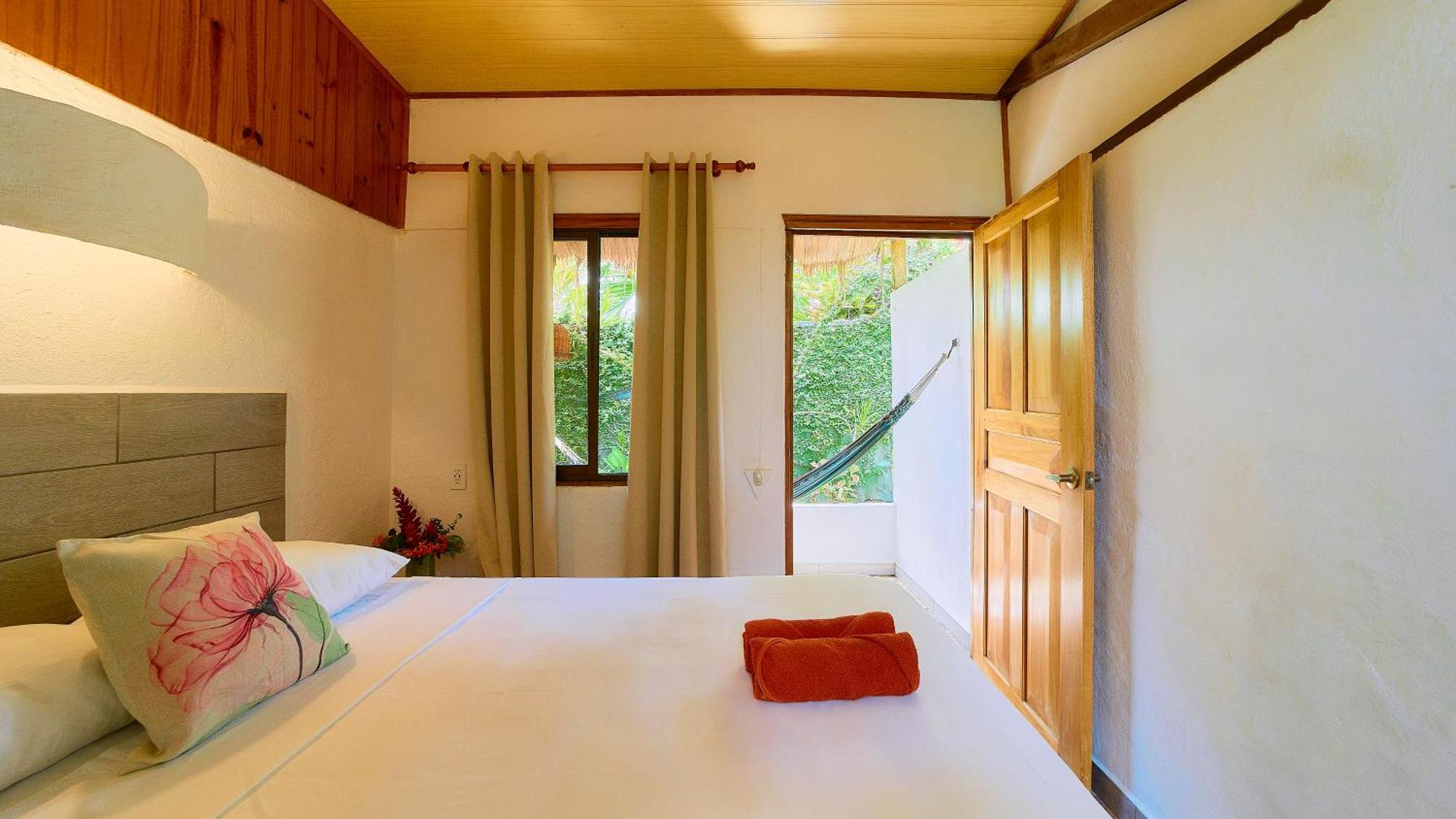 Cabinas Montesol Puerto Viejo de Talamanca エクステリア 写真
