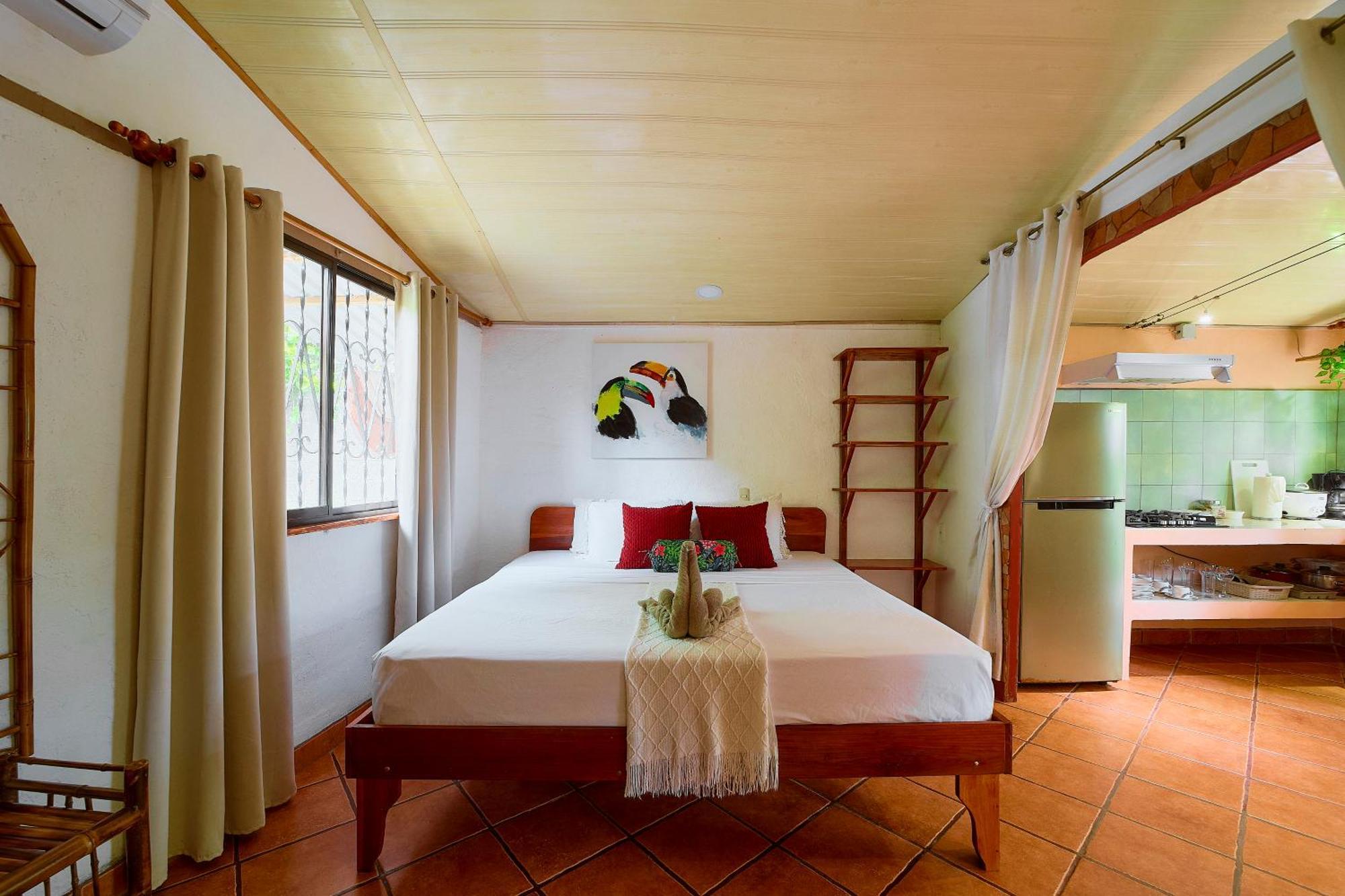 Cabinas Montesol Puerto Viejo de Talamanca エクステリア 写真
