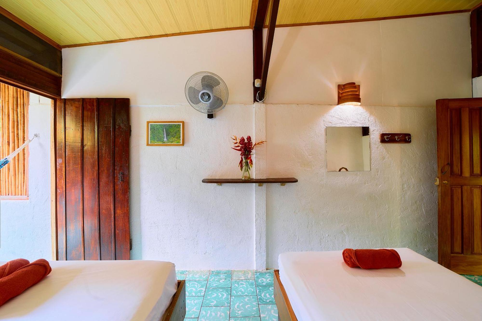 Cabinas Montesol Puerto Viejo de Talamanca エクステリア 写真