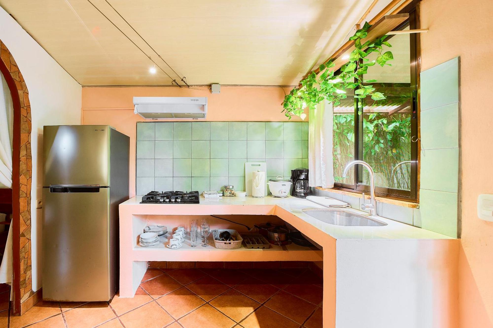 Cabinas Montesol Puerto Viejo de Talamanca エクステリア 写真