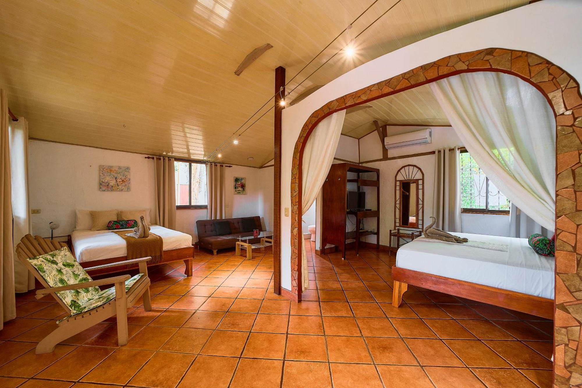 Cabinas Montesol Puerto Viejo de Talamanca エクステリア 写真