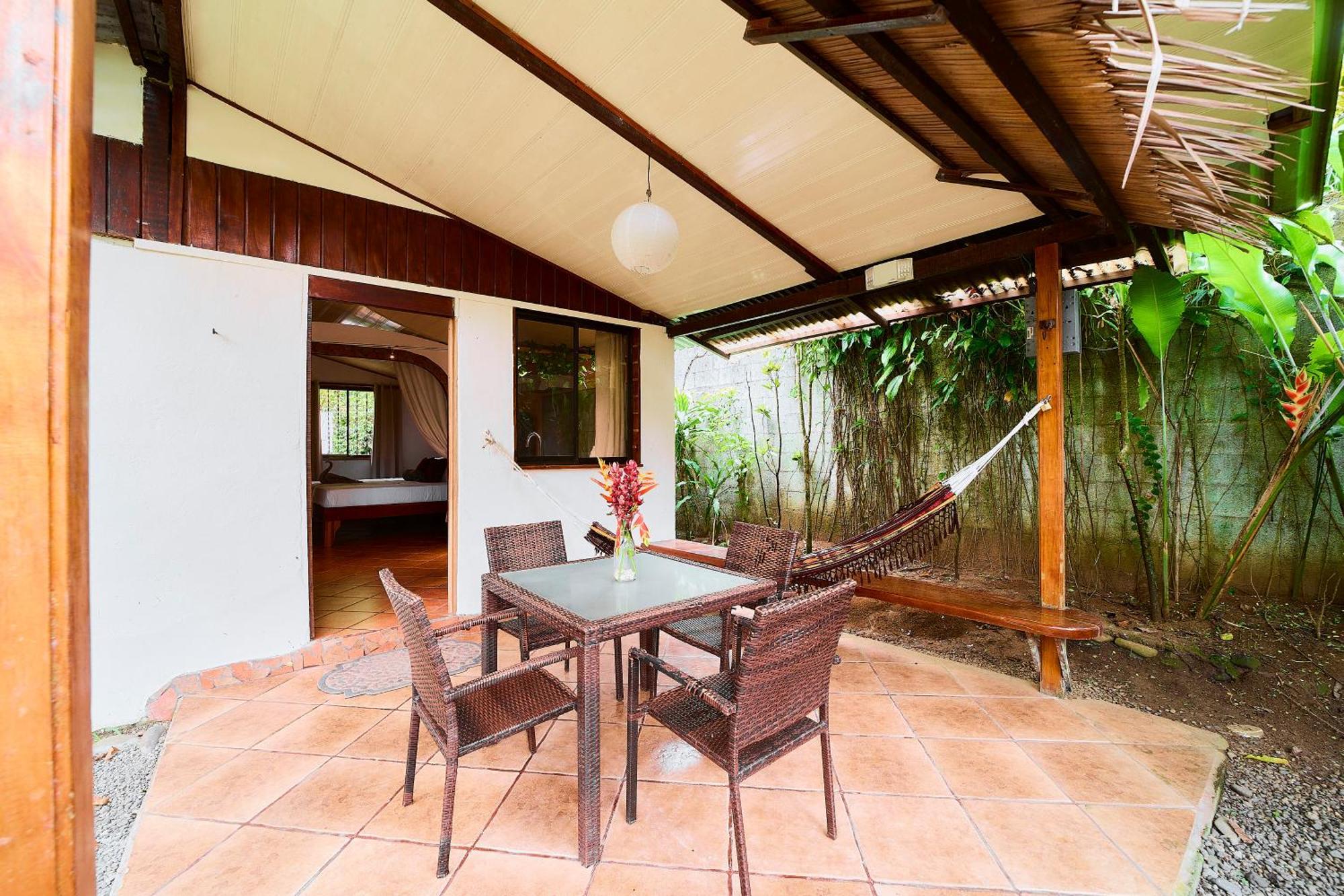 Cabinas Montesol Puerto Viejo de Talamanca エクステリア 写真