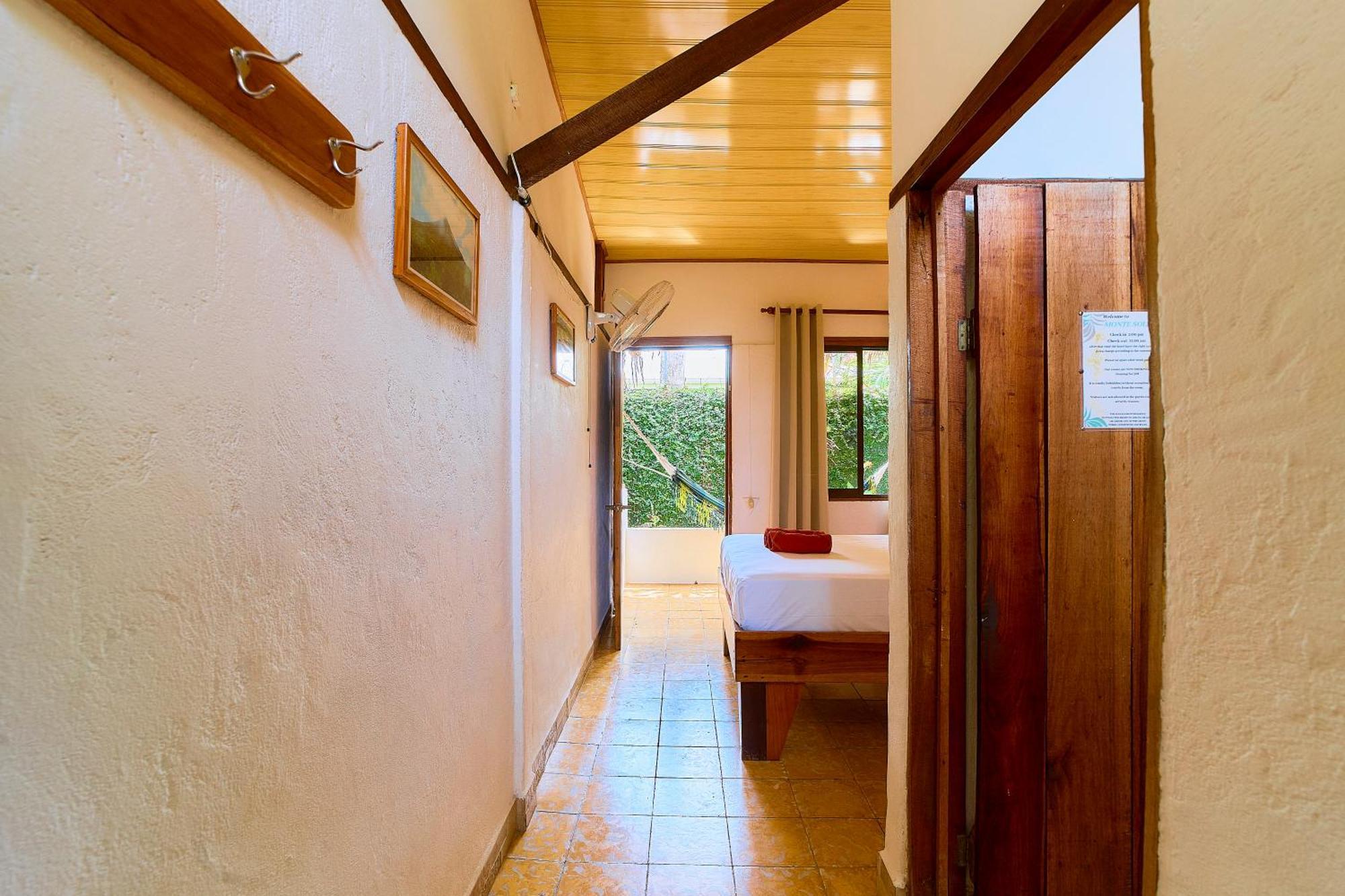 Cabinas Montesol Puerto Viejo de Talamanca エクステリア 写真