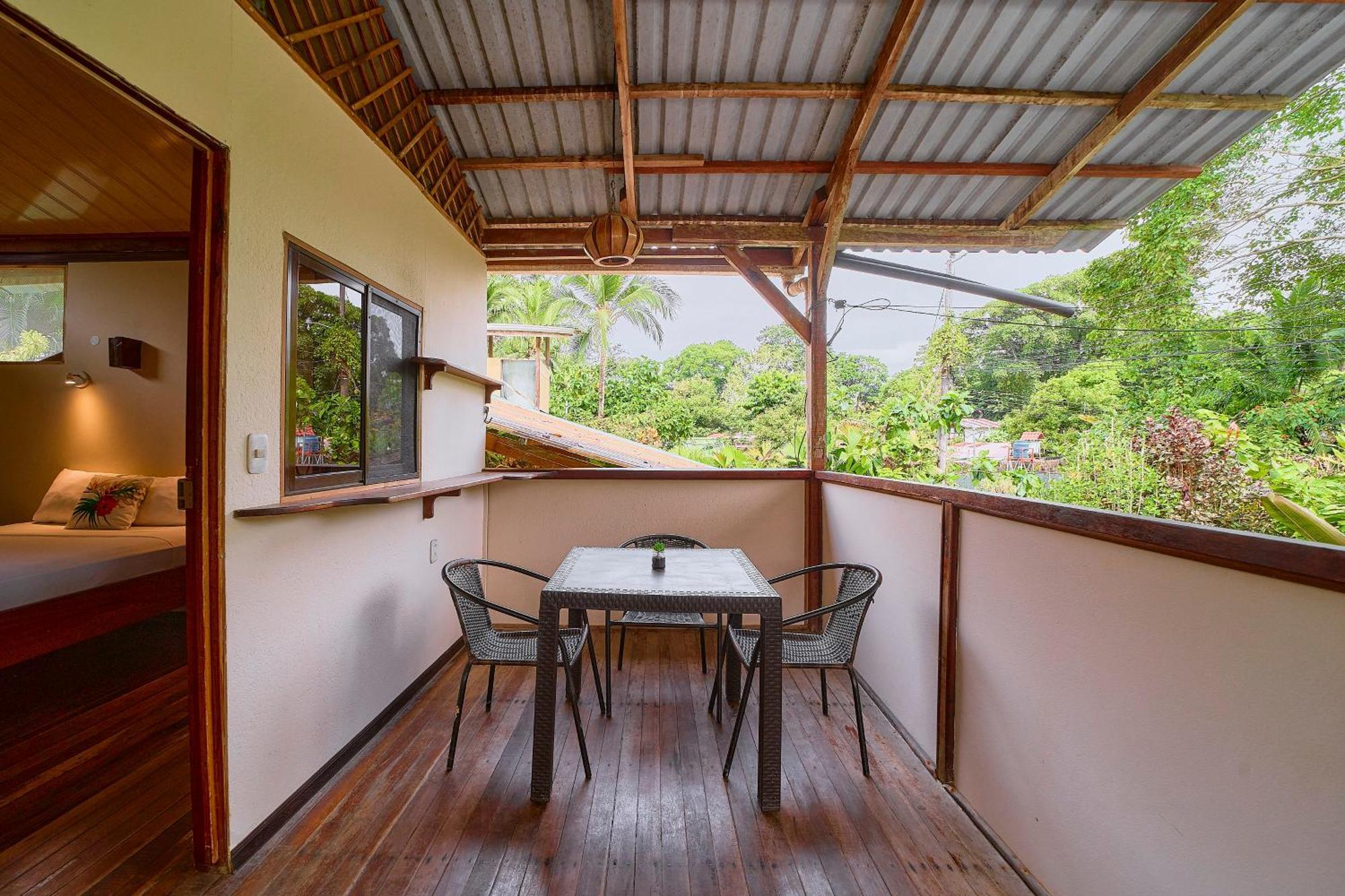 Cabinas Montesol Puerto Viejo de Talamanca エクステリア 写真
