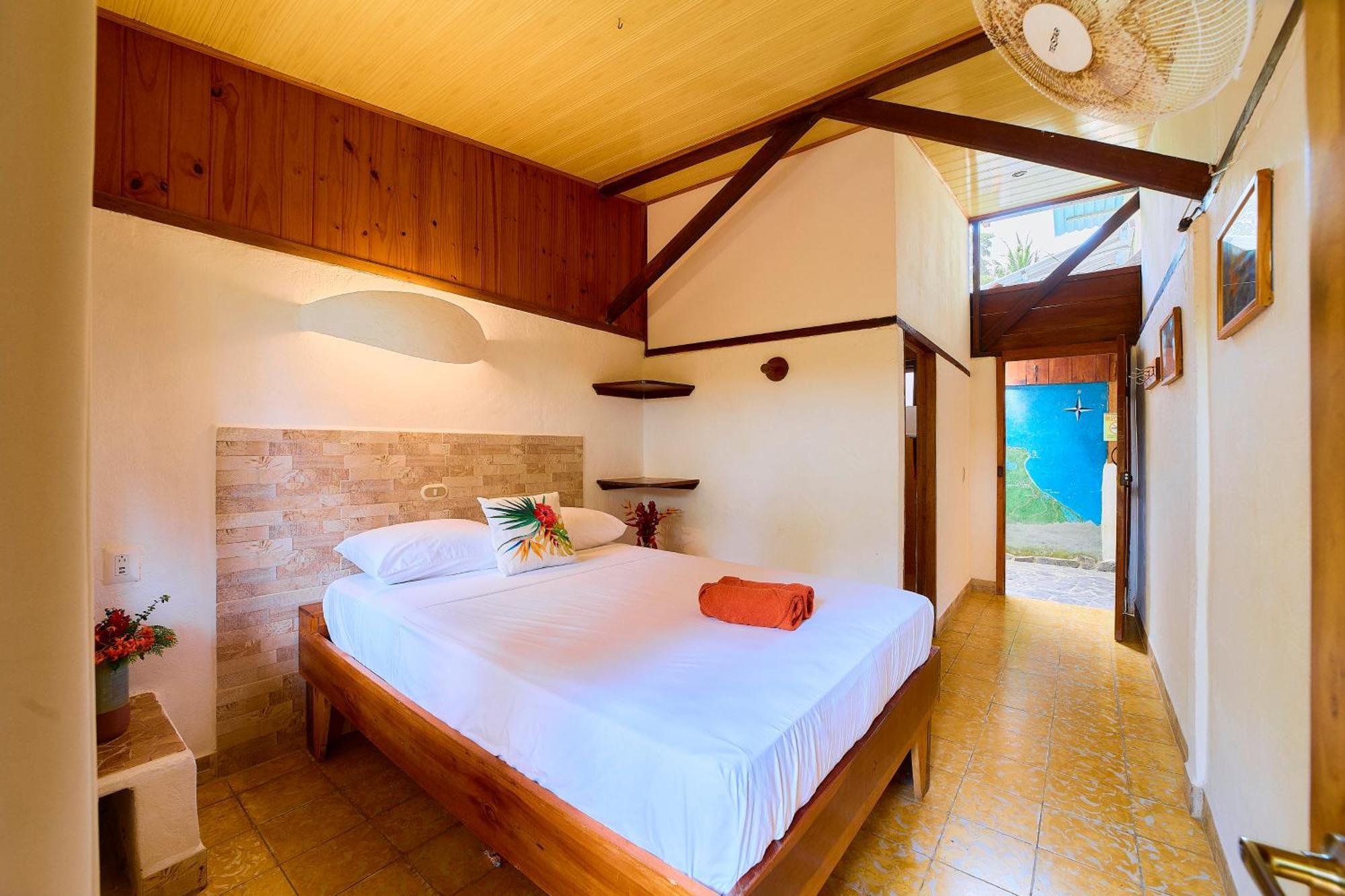 Cabinas Montesol Puerto Viejo de Talamanca エクステリア 写真