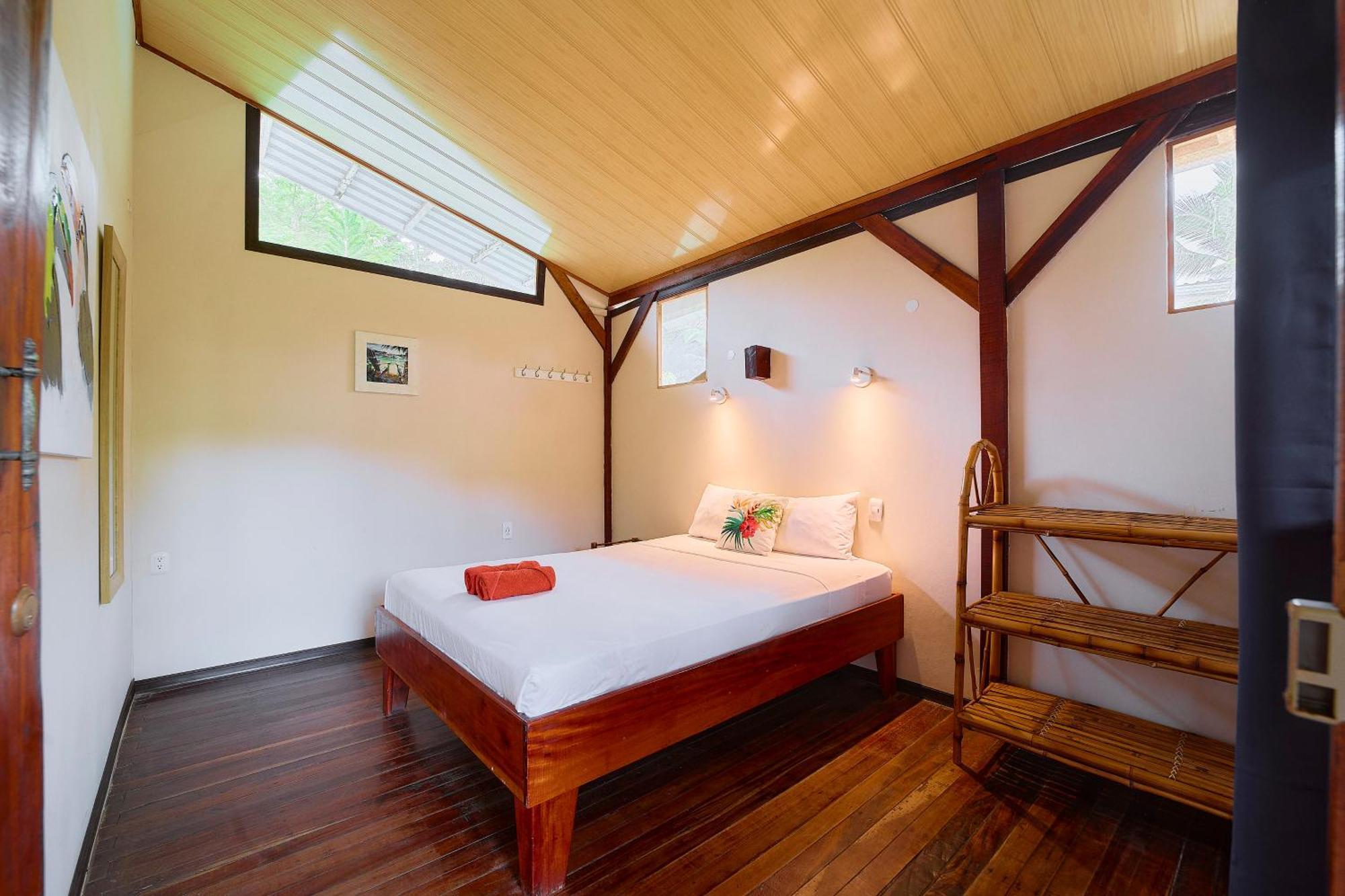 Cabinas Montesol Puerto Viejo de Talamanca エクステリア 写真