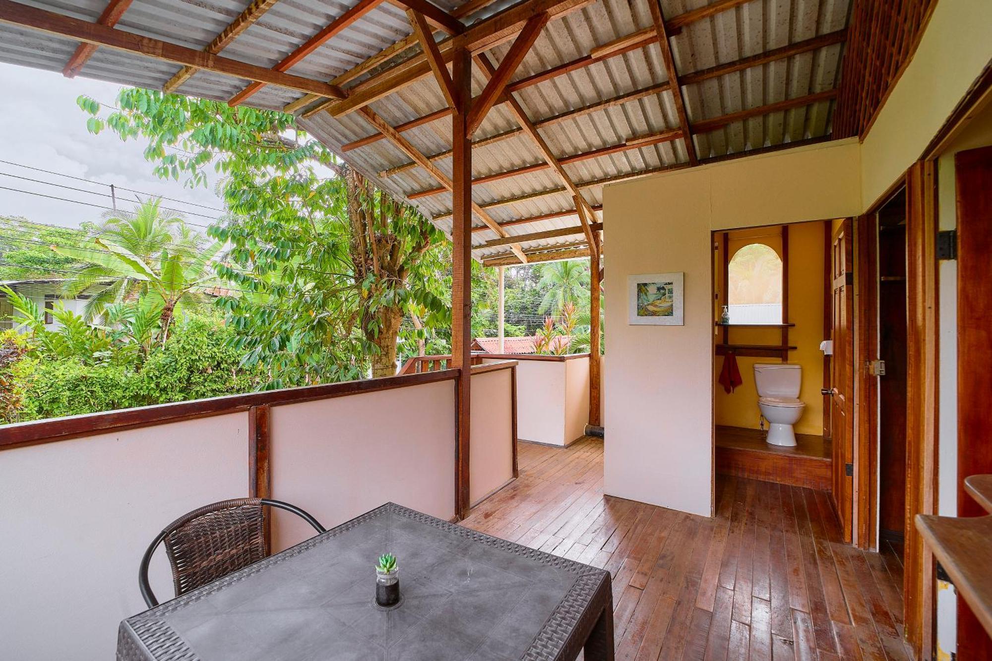 Cabinas Montesol Puerto Viejo de Talamanca エクステリア 写真