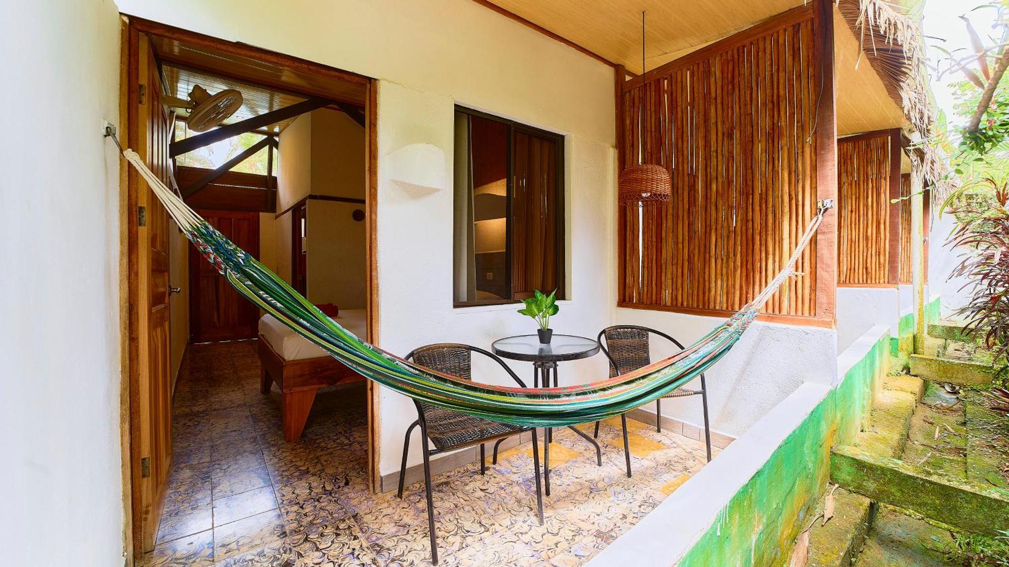 Cabinas Montesol Puerto Viejo de Talamanca エクステリア 写真